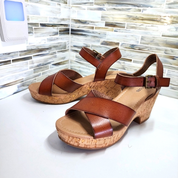 MAURICES Platform Wedges - Picture 2 of 5